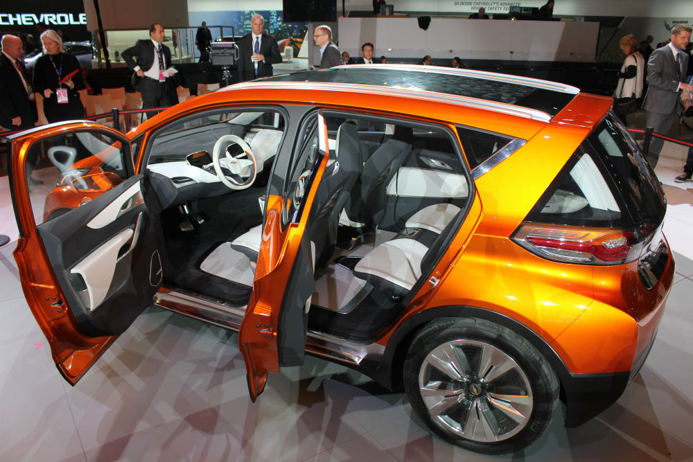 chevy-bolt-ev-concept-detroit-chicago-auto-show-production-model-30000-price-200-mile-range